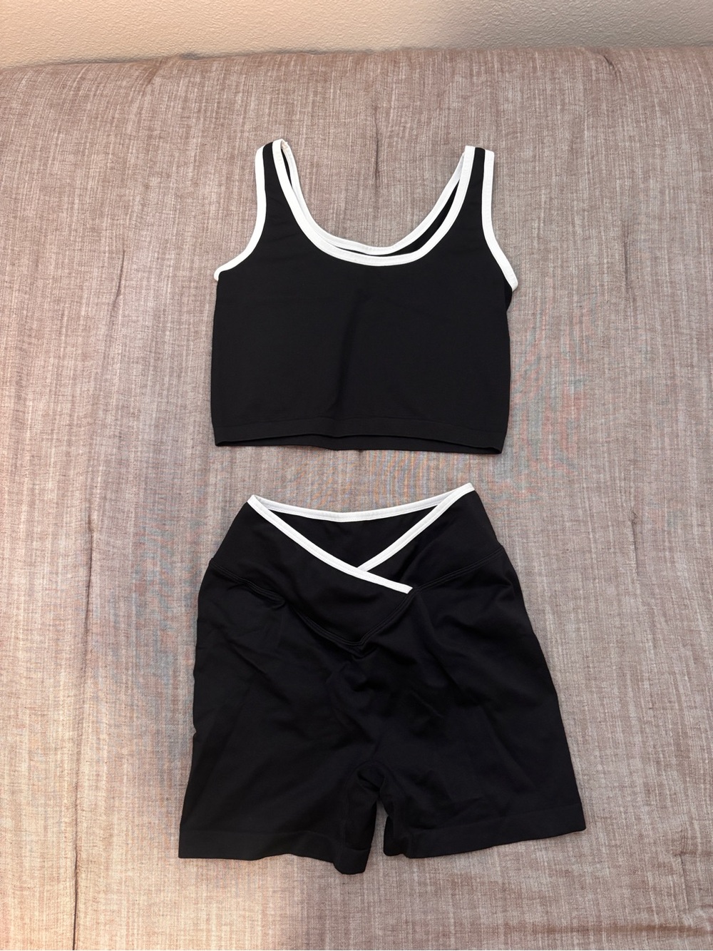Black workout set with white trim with seamless scrunch #activewear #fitness